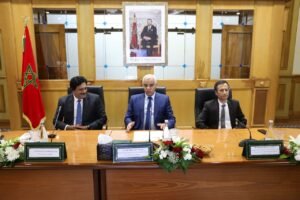 1-300x200 وزير الصحة والحماية الاجتماعية يجري مباحثات مع مسؤولين عن المعهد الهندي للأمصال (صور)