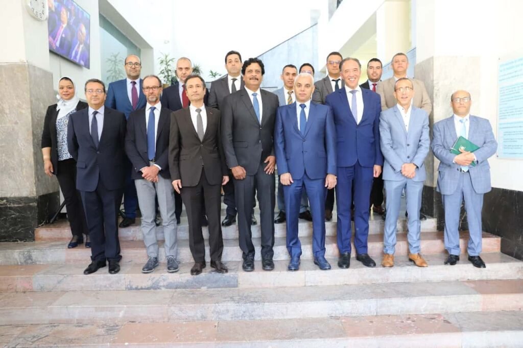 وزير الصحة والحماية الاجتماعية يجري مباحثات مع مسؤولين عن المعهد الهندي للأمصال (صور) 1 وزير الصحة والحماية الاجتماعية يجري مباحثات