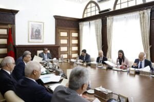 532-300x200 بلاغ جديد من رئاسة الحكومة (صور)