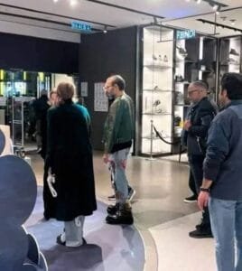 2020202-1-268x300 ظهور مفاجئ للملك محمد السادس في باريس يفند الشائعات ويطمئن المغاربة (صورة)